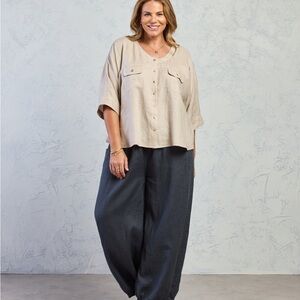 NOMAD The Label - Beige Dune French linen shirt, Almond - 100% linen Size M/L